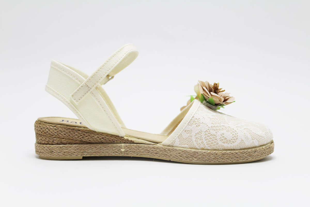 Alpargata bordado beige flores doradas - Imagen 5