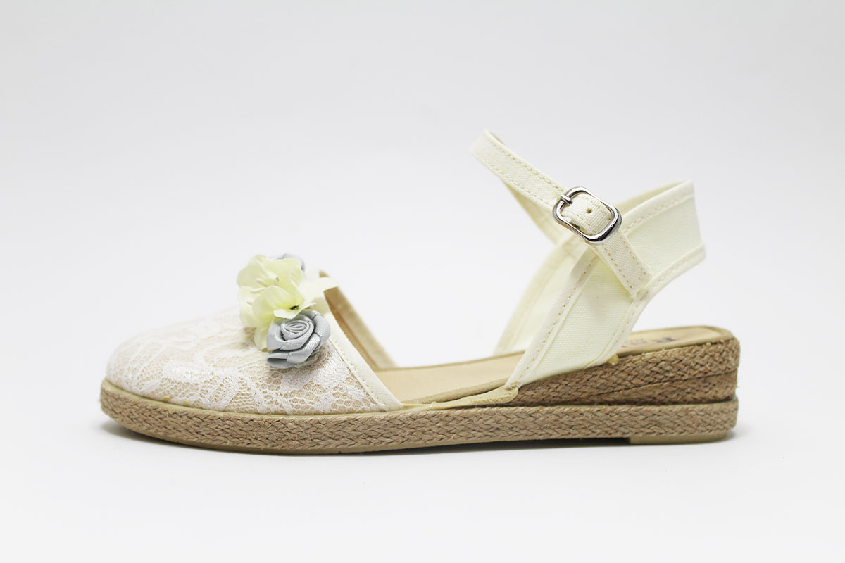 Alpargata bordado beige gris flores niña - Imagen 4