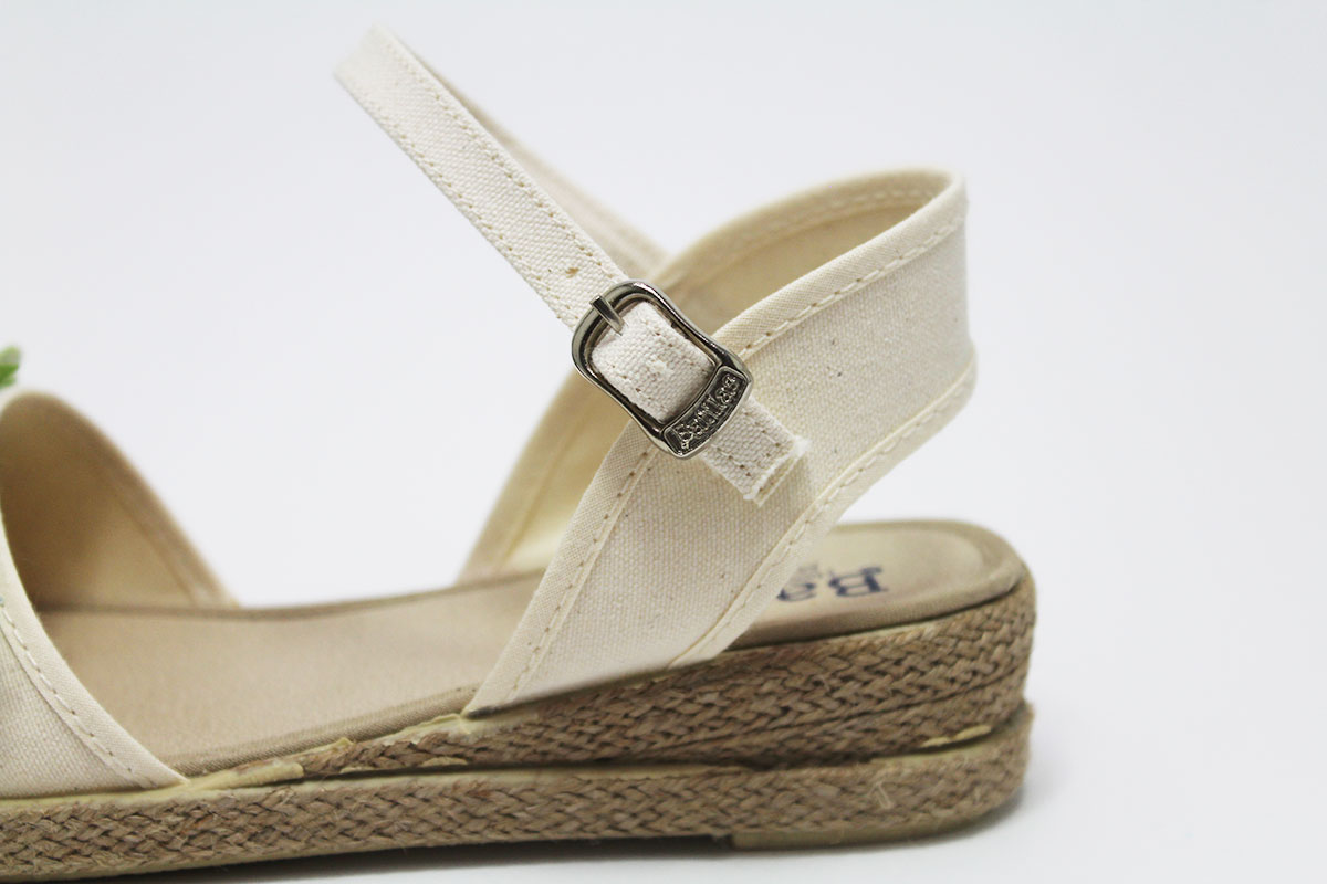 Alpargata beige con flor azul niña - Imagen 8