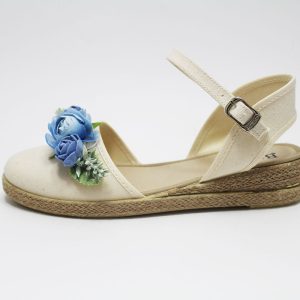 Alpargata beige con flor azul niña