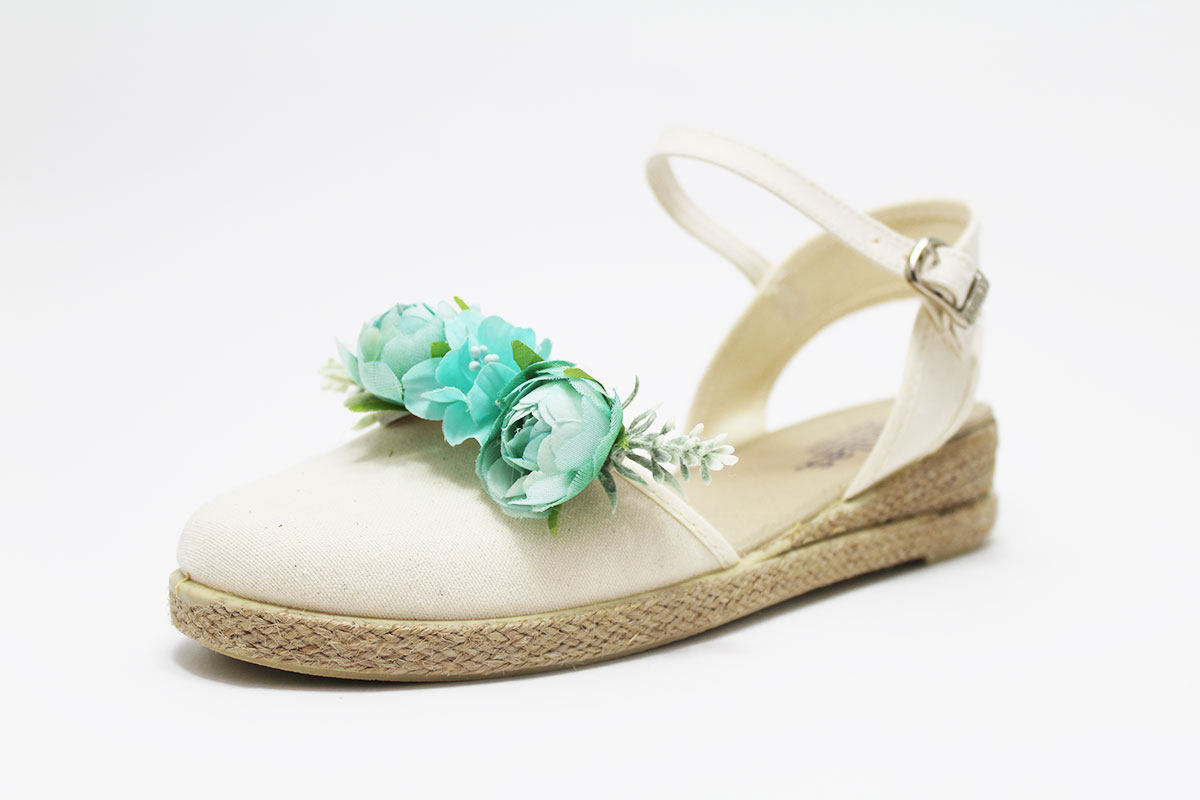 Alpargata beige con flores verde menta niña - Imagen 6
