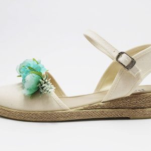 Alpargata beige con flores verde menta niña