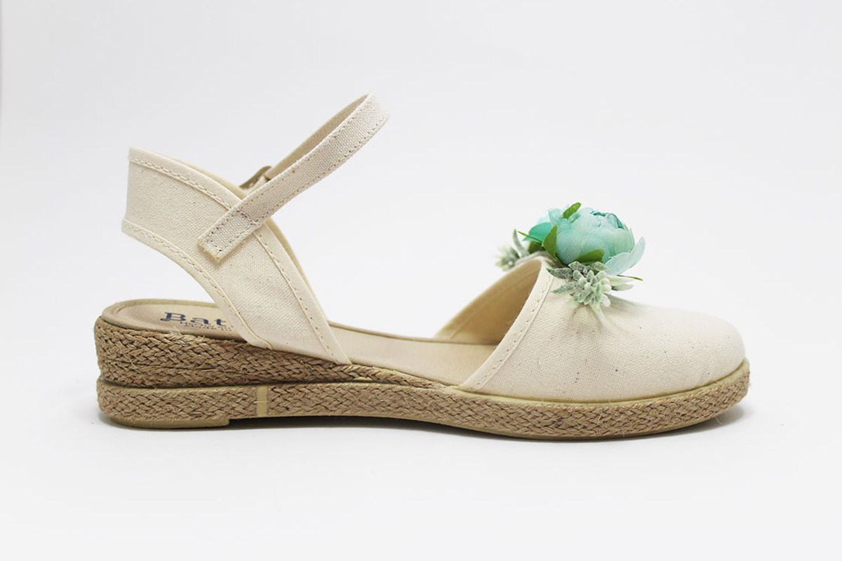 Alpargata beige con flores verde menta niña - Imagen 8
