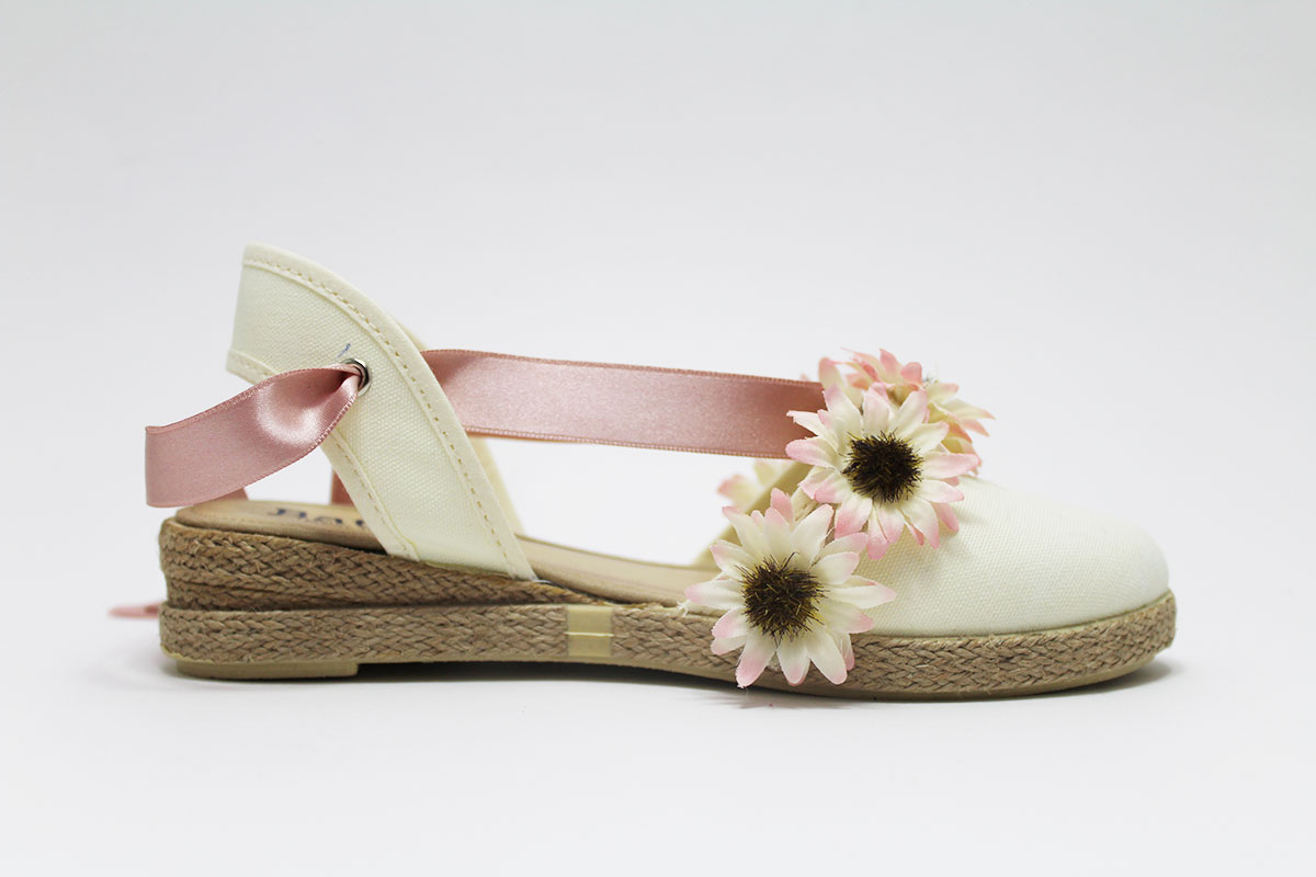 Alpargata beige margaritas lazos niña - Imagen 7