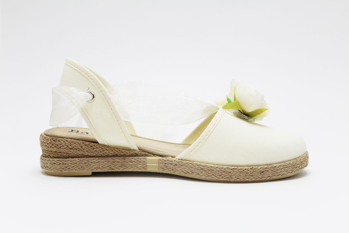 Alpargata beige tres flores cintas niña - Imagen 4