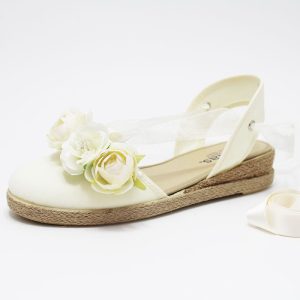 Alpargata beige tres flores cintas niña