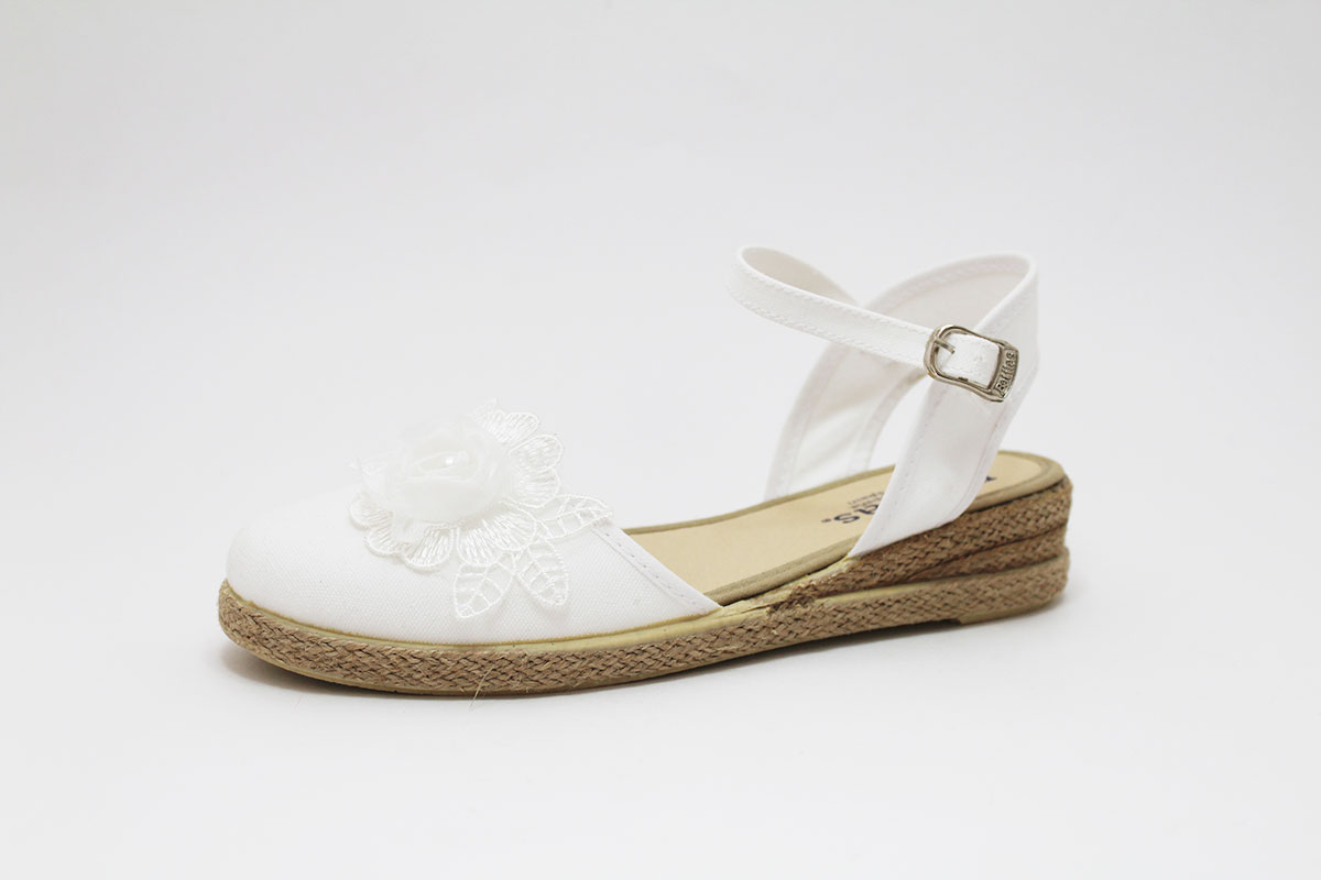 Alpargata hebilla flor blanco bordado niña - Imagen 6