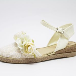 Alpargata bordado beige flores niña