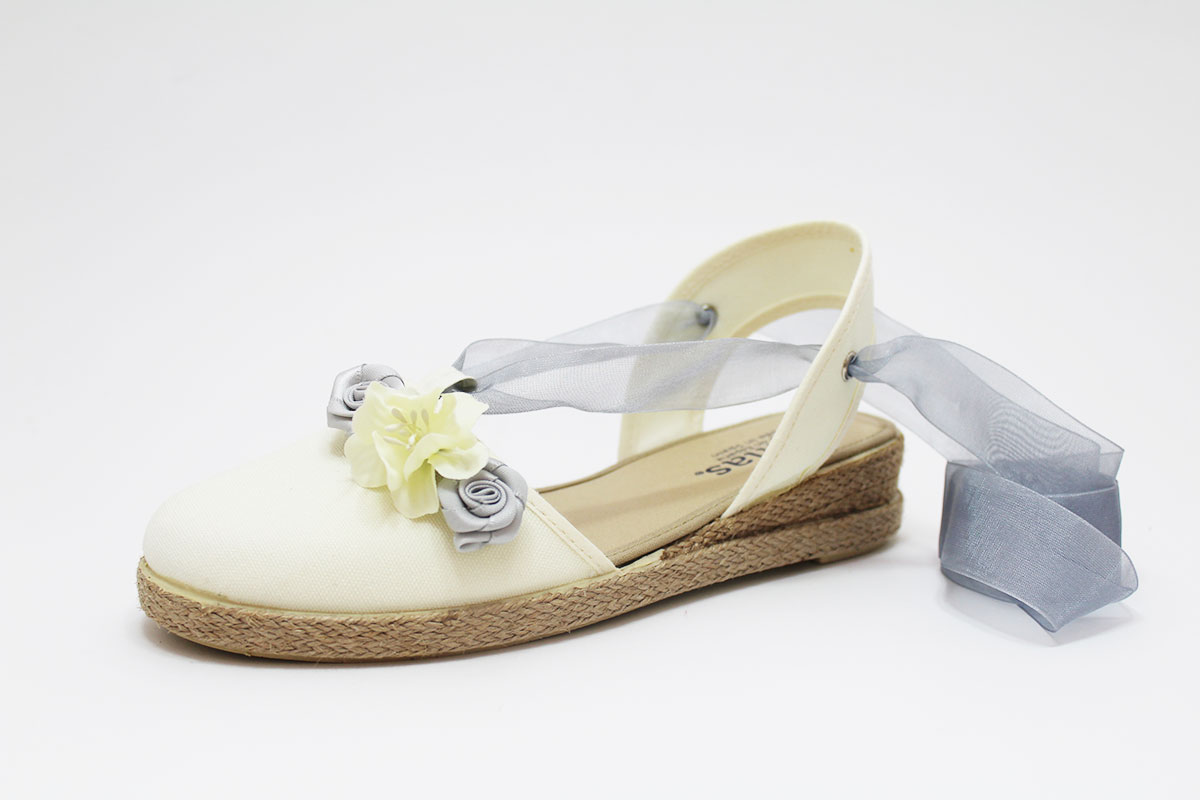 Alpargata beige flores gris lazos niña - Imagen 2