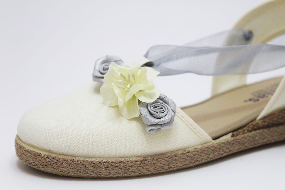 Alpargata beige flores gris lazos niña - Imagen 3