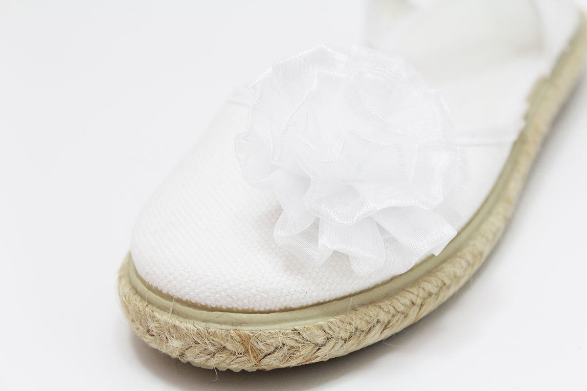 Alpargata blanco flor hebilla niña - Imagen 4