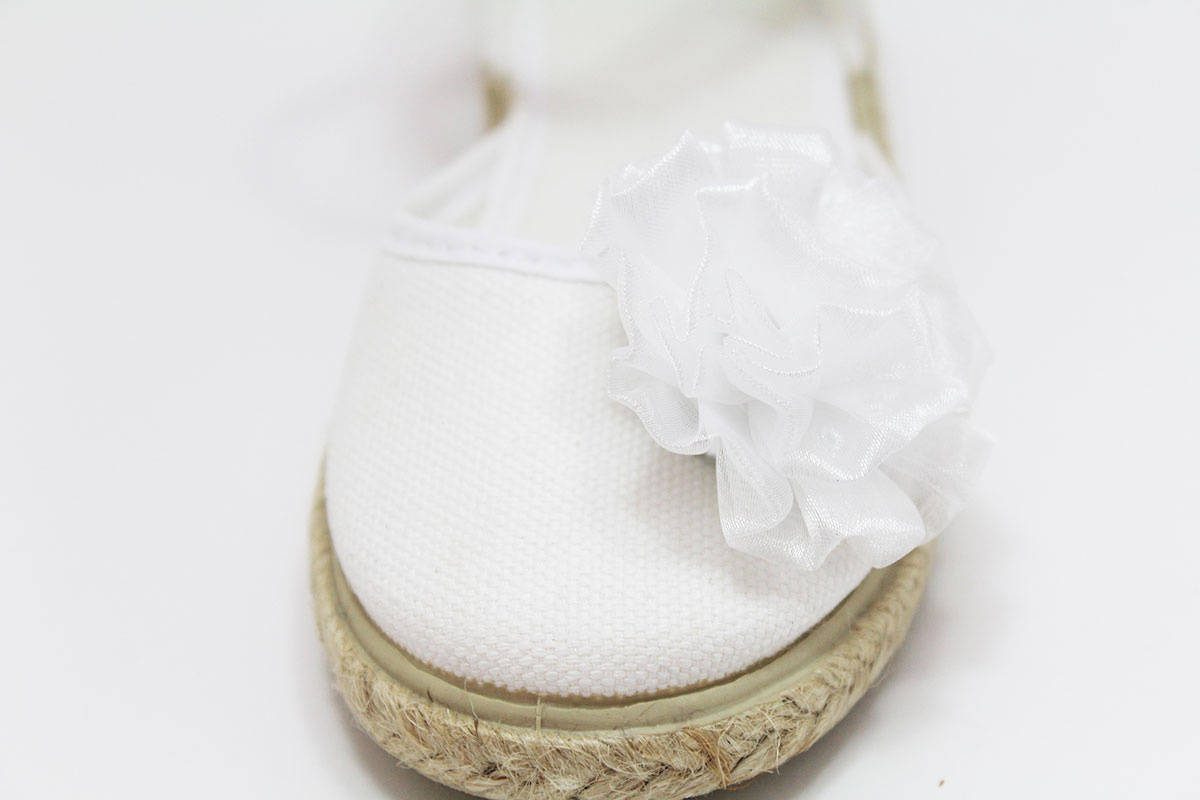 Alpargata blanco flor hebilla niña - Imagen 5