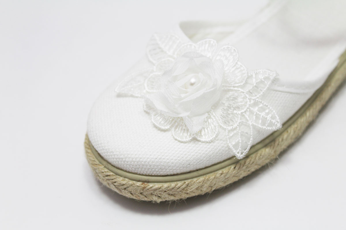 Alpargata blanco flor bordado niña - Imagen 5