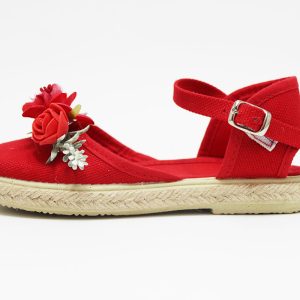 Alpargata roja adorno flor hojas niña