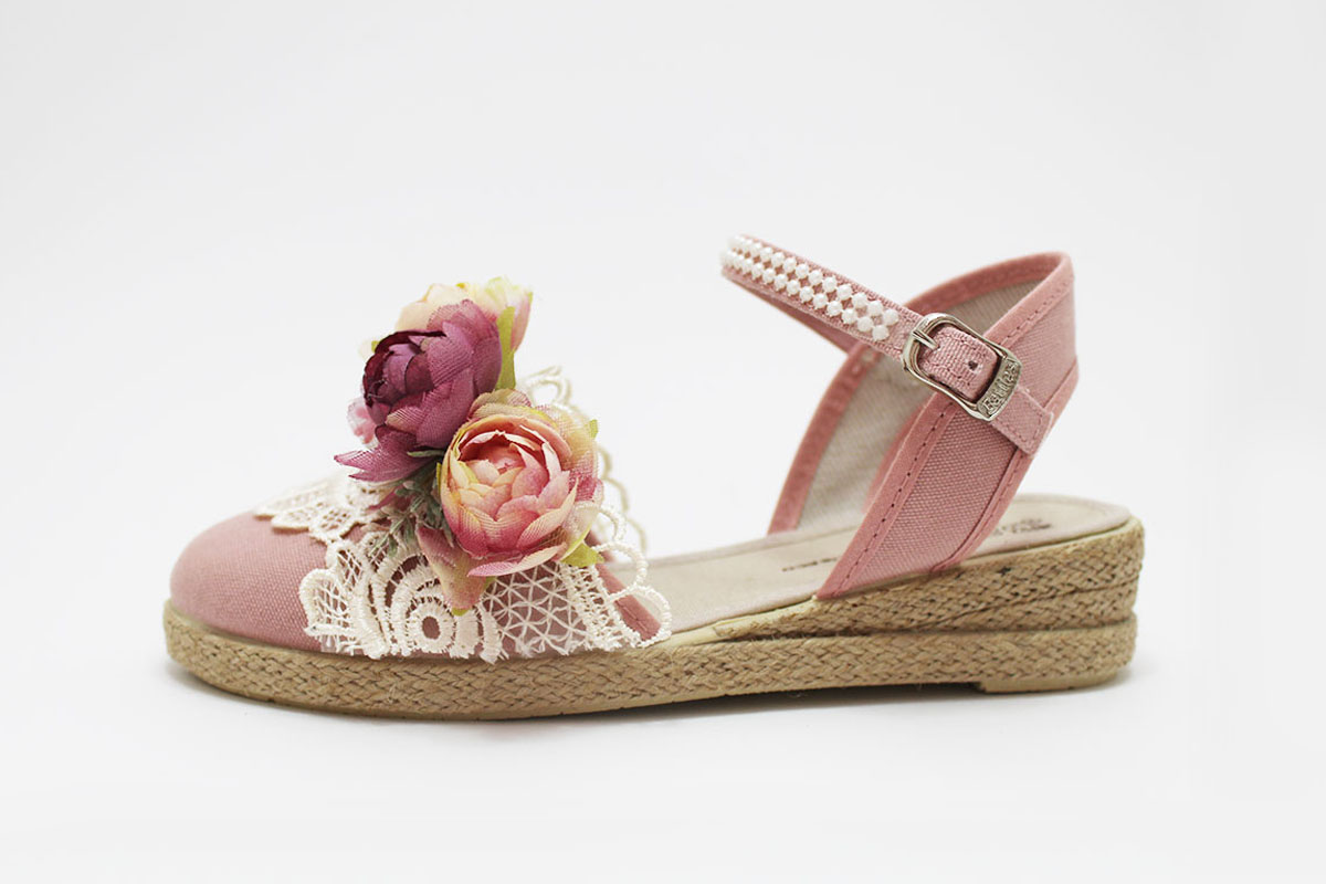 Alpargata rosa bordado beige y adorno - Imagen 5