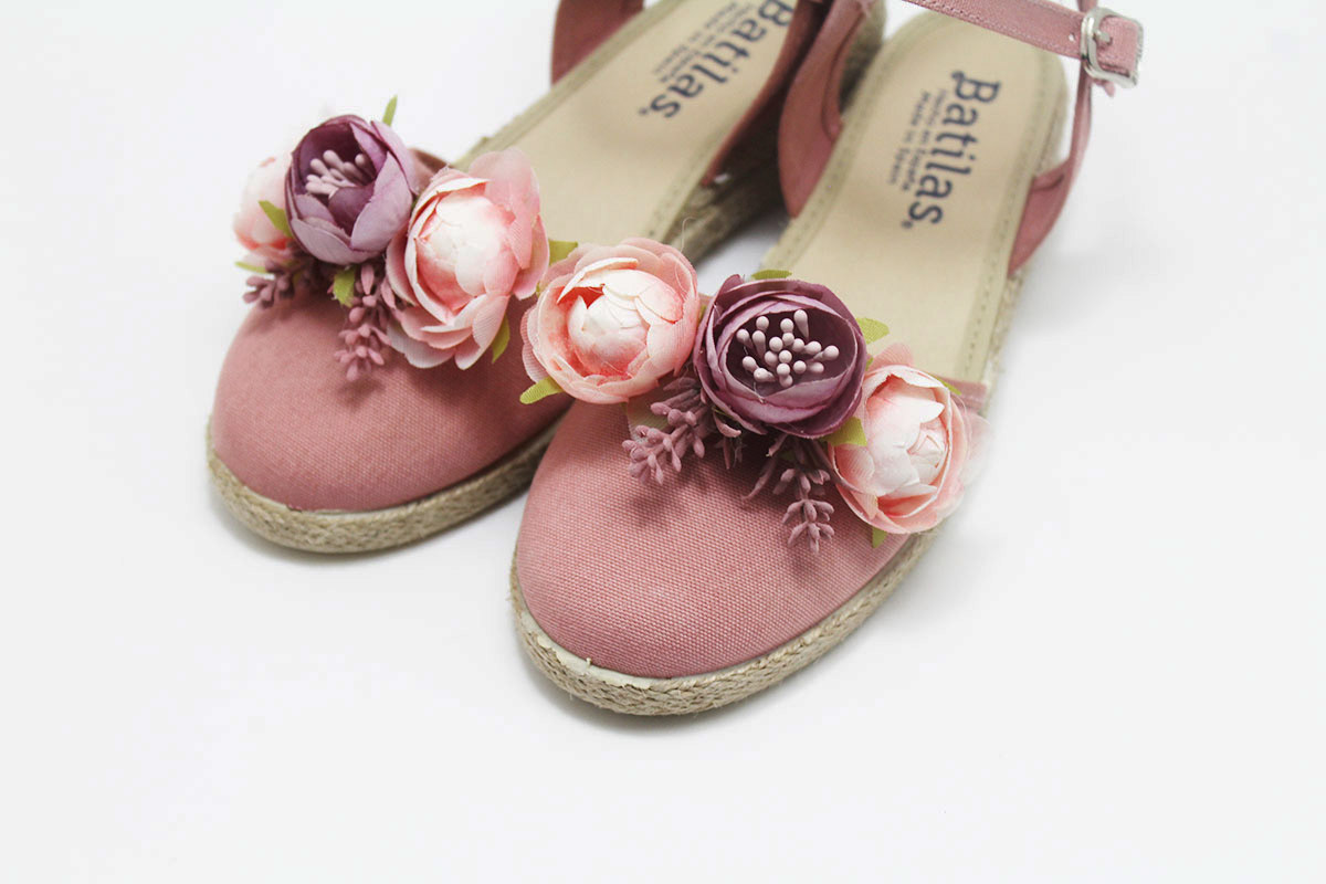Alpargata rosa tres flores niña ceremonia - Imagen 4
