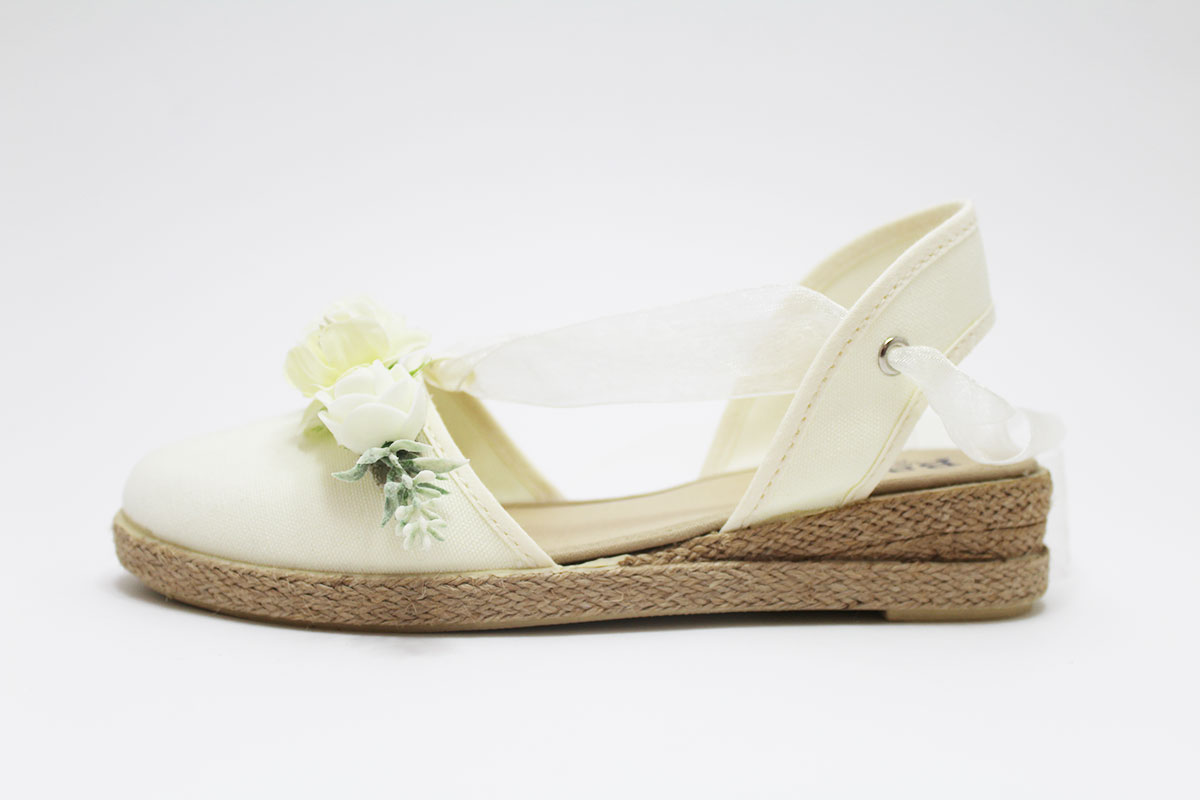 Alpargata beige tres flores lazo anudado - Imagen 4