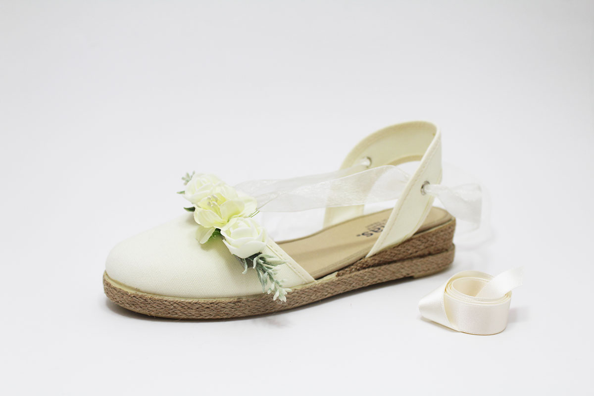 Alpargata beige tres flores lazo anudado - Imagen 2