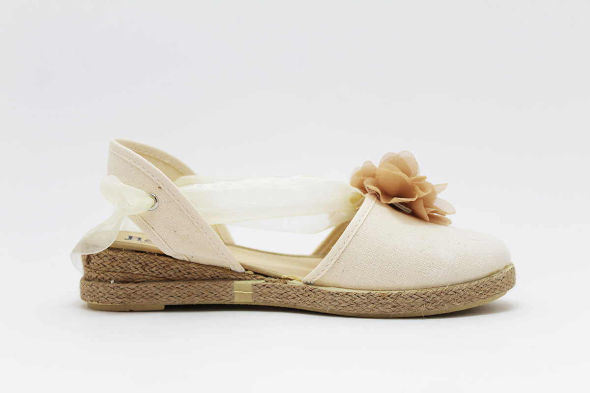Alpargata cintas raso flor camel niña - Imagen 5