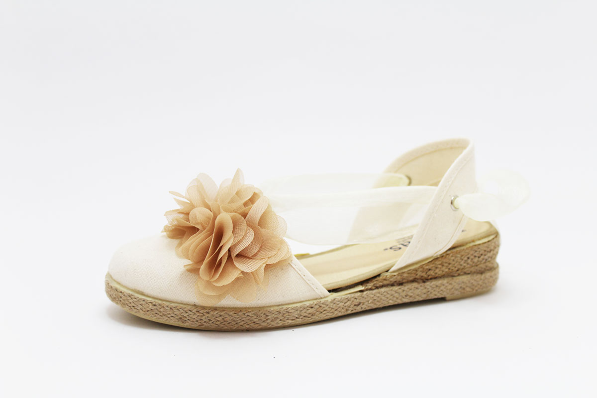 Alpargata cintas raso flor camel niña - Imagen 3