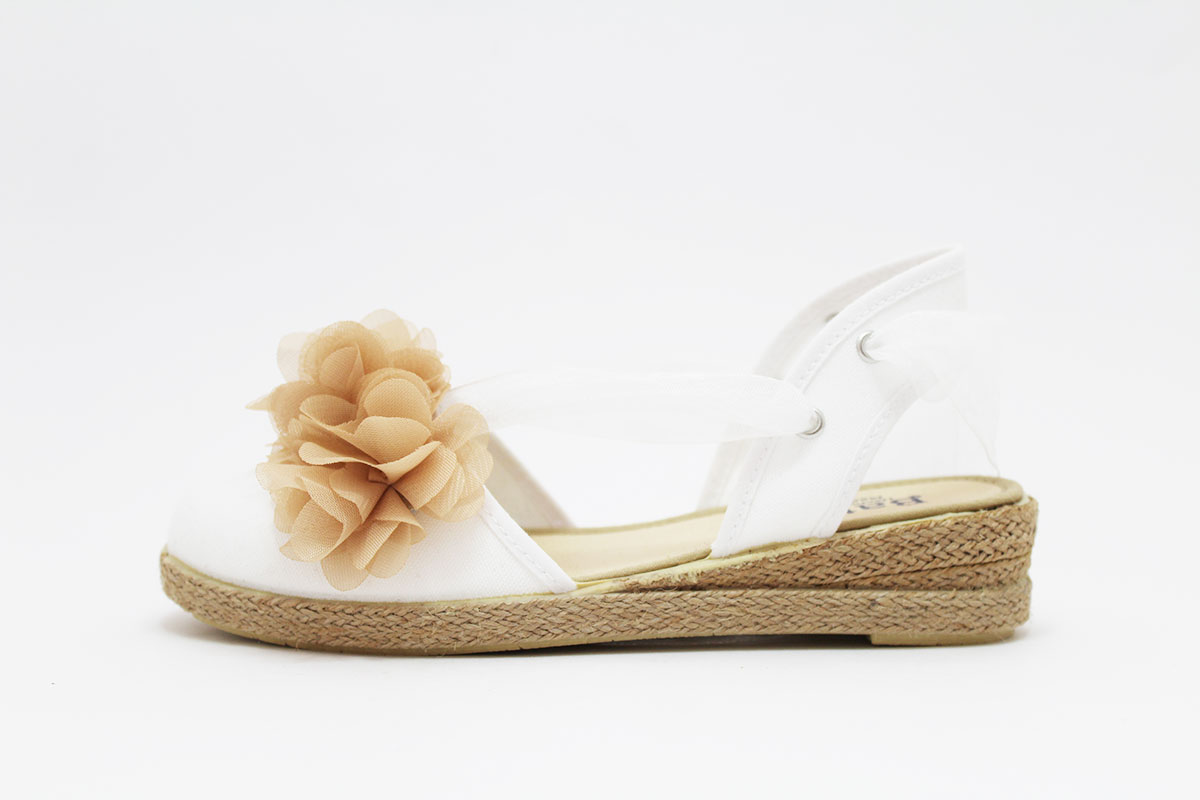 Alpargata cintas raso flor camel niña - Imagen 7