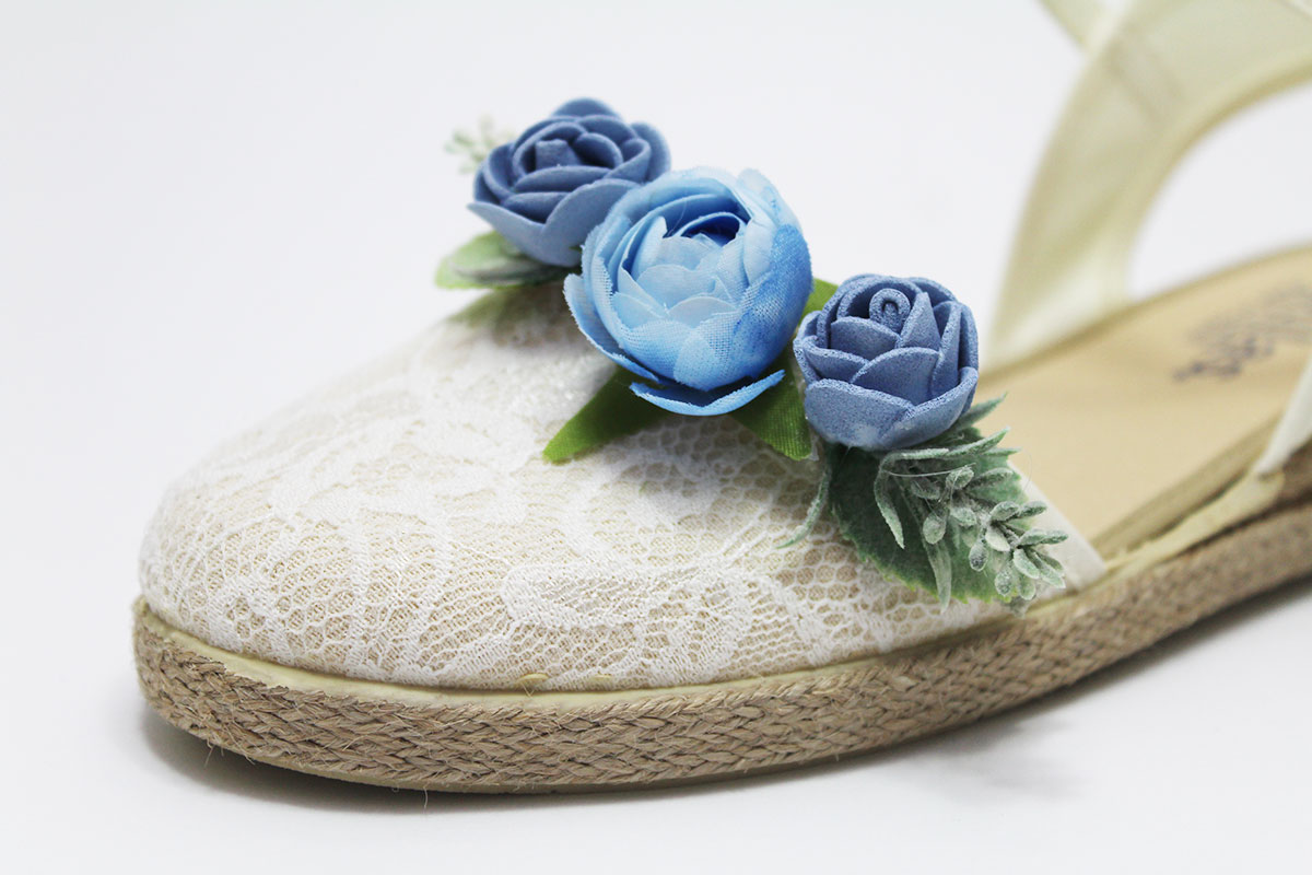 Alpargata bordado flores azul ceremonia - Imagen 6