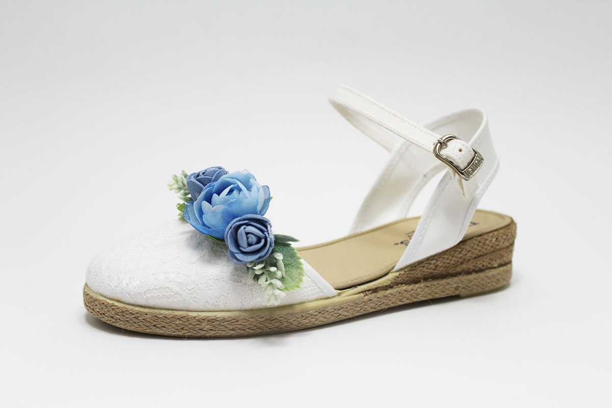 Alpargata bordado flores azul ceremonia - Imagen 7