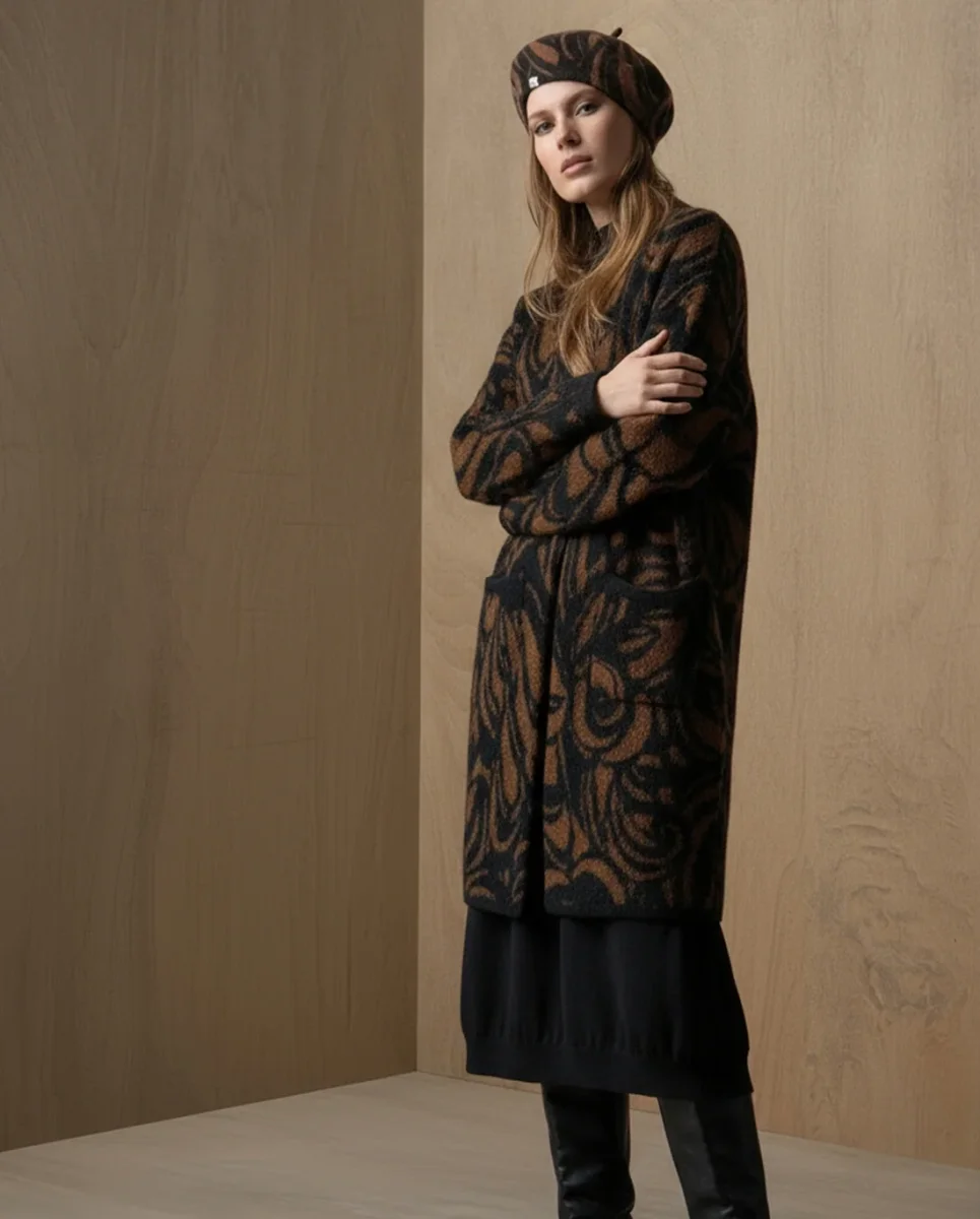 ABRIGO JACQUARD CON HEBILLA MARRÓN - Imagen 3