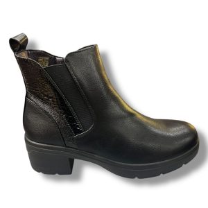 BL-130 Botín para señora tacón bajo con cremallera lateral de color negro.