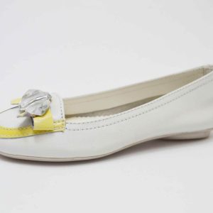 Bailarina con perlitas blanco y amarillo
