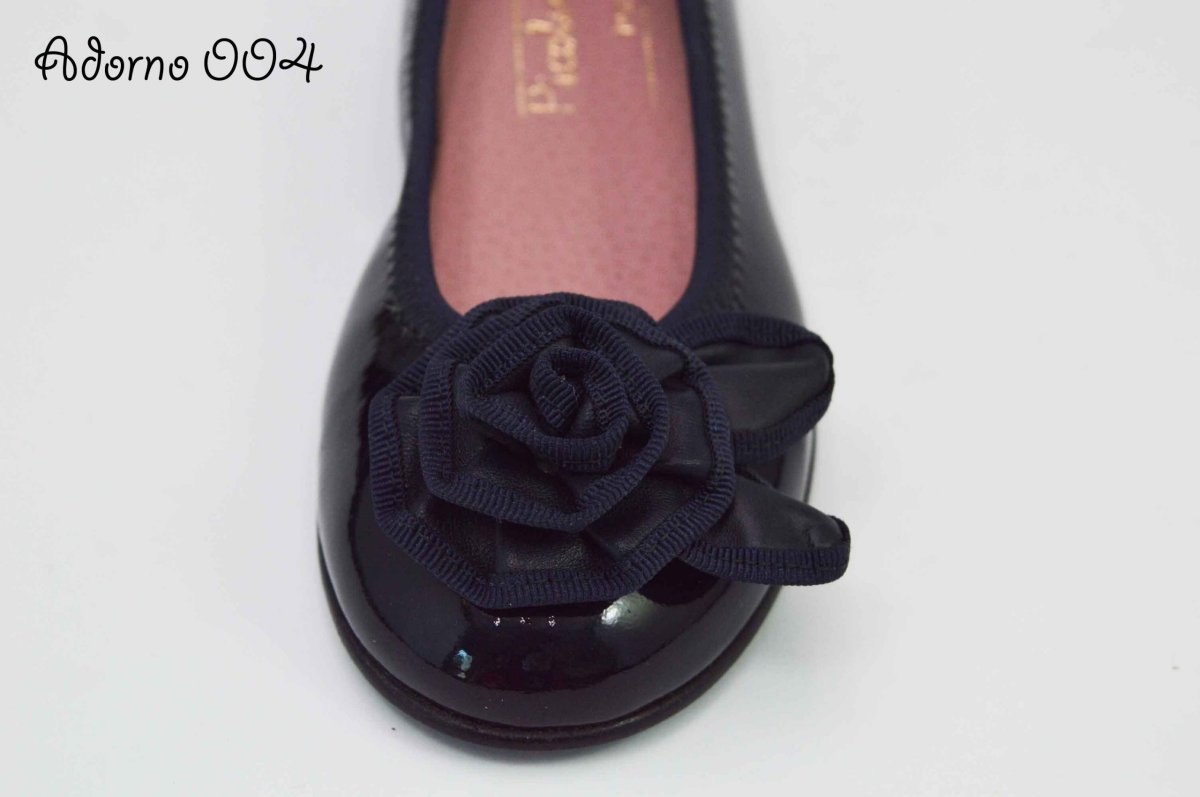 Adornos de piel en charol azul para zapatos - Imagen 5