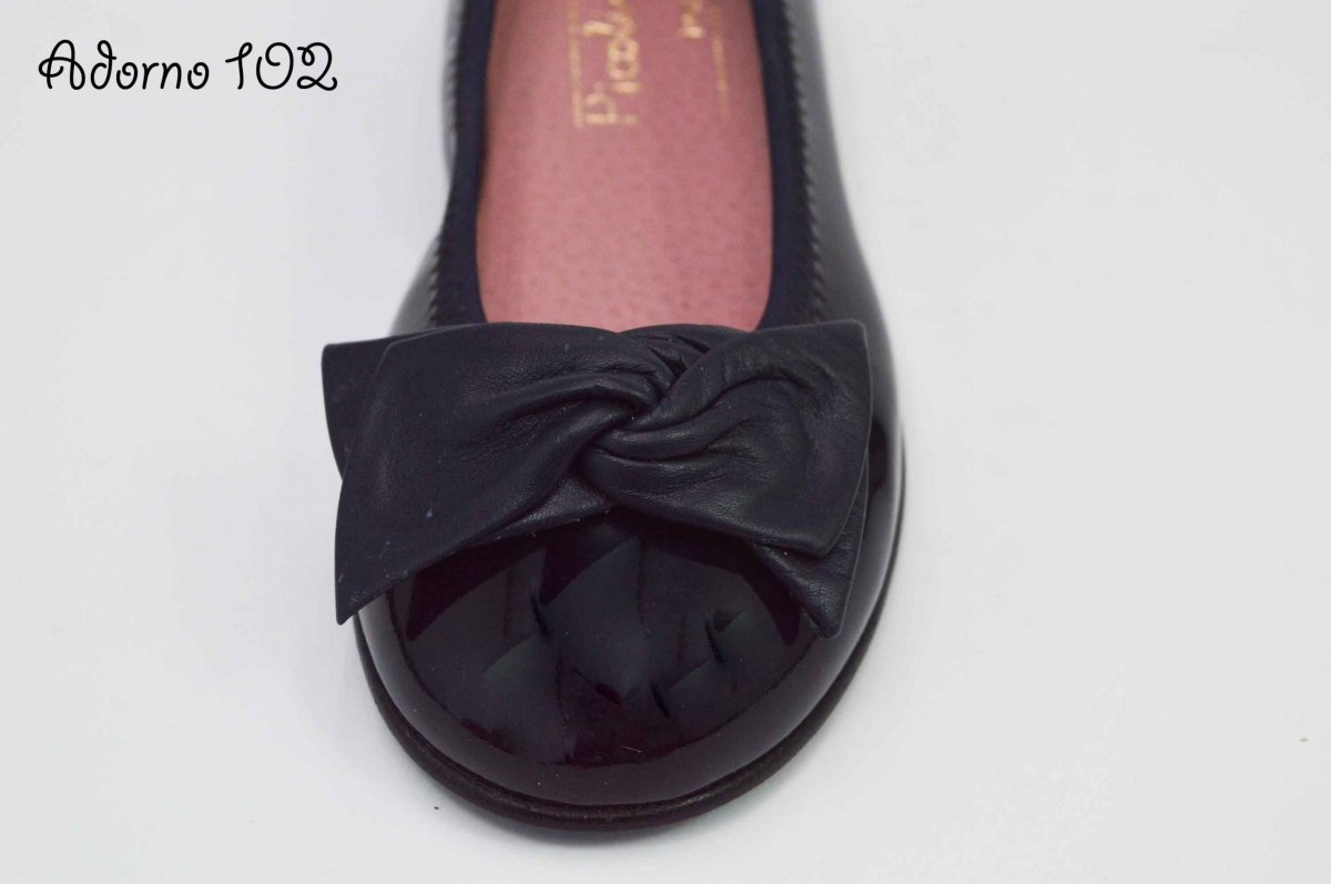 Adornos de piel en charol azul para zapatos - Imagen 4