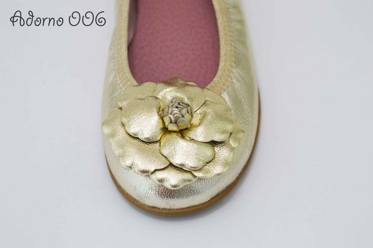 Adornos flor de piel en dorado para zapatos - Imagen 4