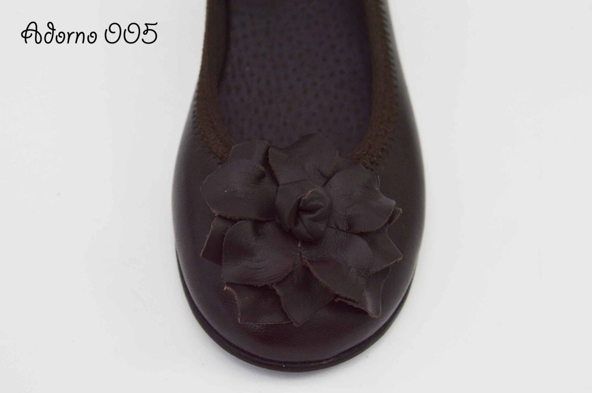 Adornos de piel en marron chocolate para zapatos - Imagen 4