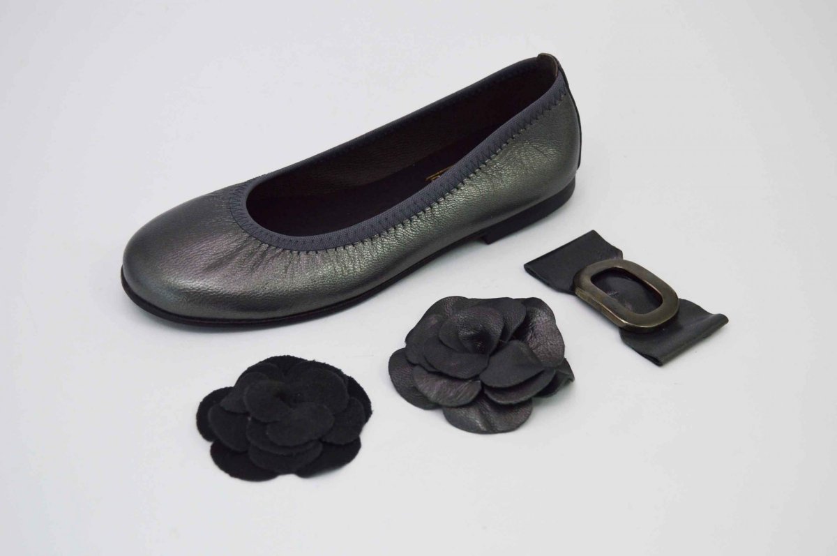 Bailarina metalizado gris con adornos