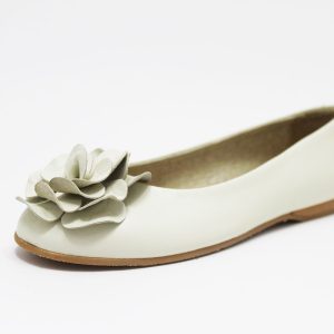Bailarina sencilla flor beige niña
