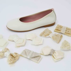 Bailarinas beige con adornos lazo de tela