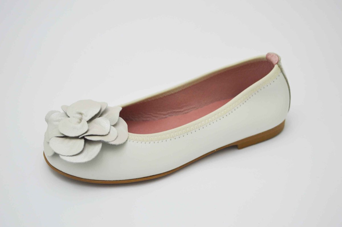 Bailarinas beige con adornos flor - Imagen 5