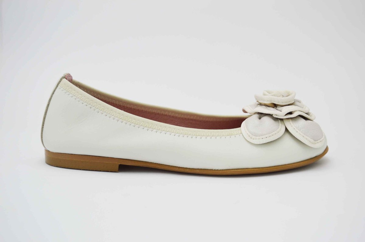 Bailarinas beige con adornos flor - Imagen 8