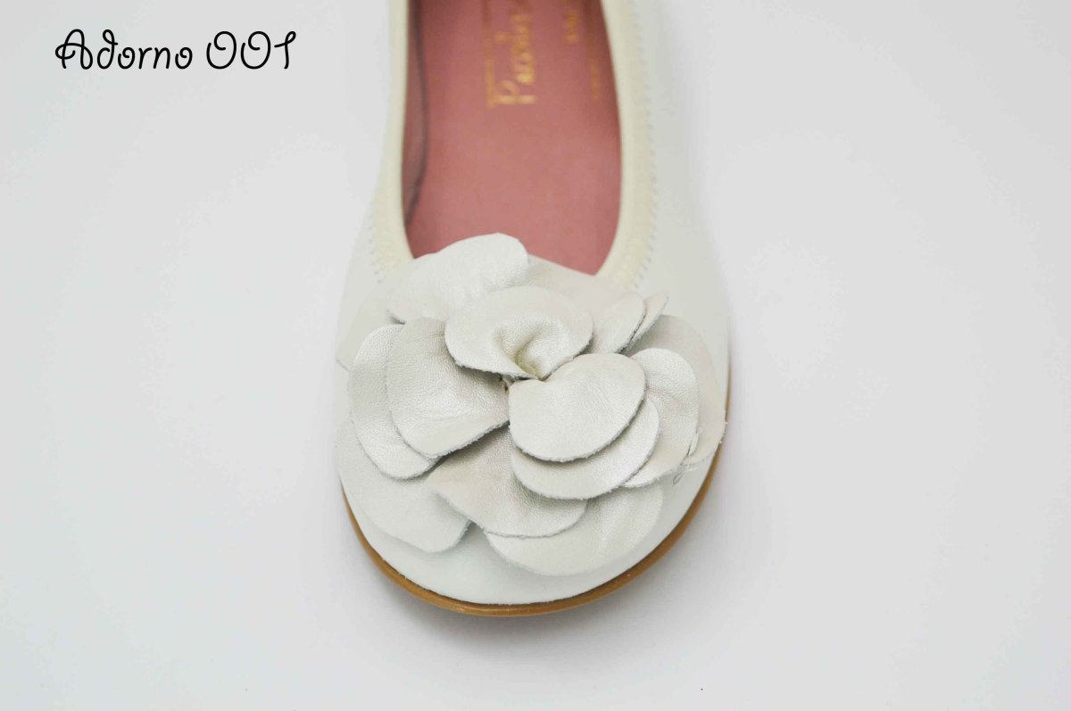 Bailarinas beige con adornos flor - Imagen 7