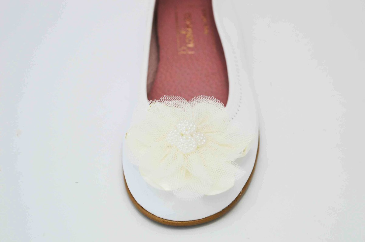 Bailarinas blanco con adornos de tela niña - Imagen 4