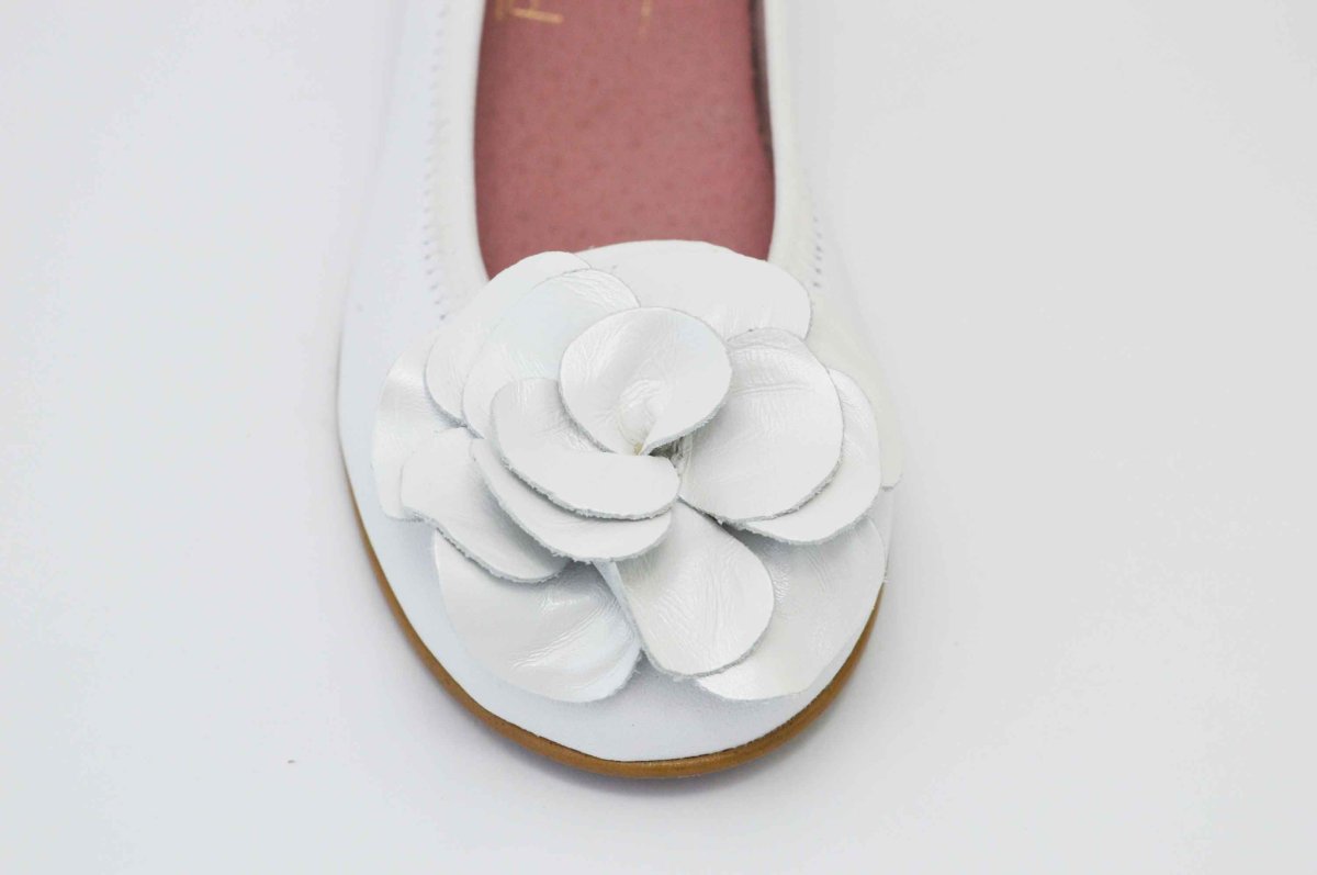 Bailarinas blanco con adornos flor - Imagen 5