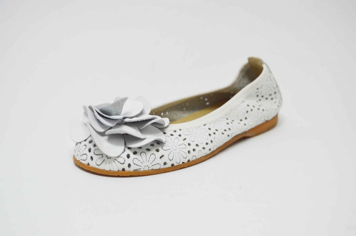 Bailarina piel calada blanco con flor - Imagen 2