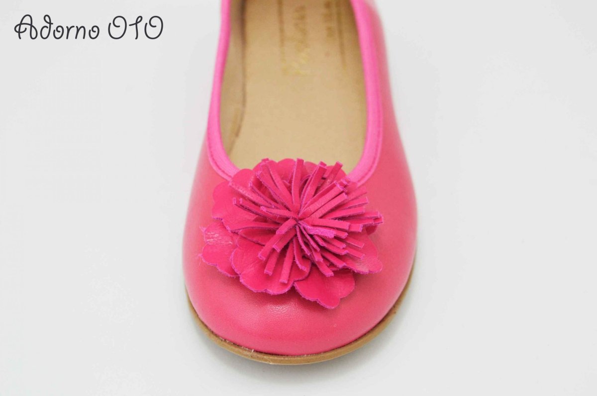 Adornos de piel en fuxia para zapatos - Imagen 6