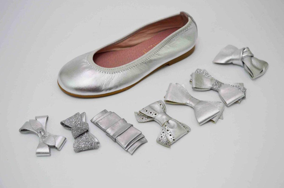 Bailarinas plata con adornos lazo - Imagen 2