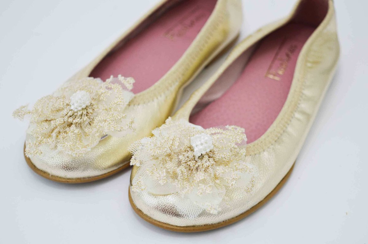 Bailarinas doradas con adornos de tela - Imagen 6