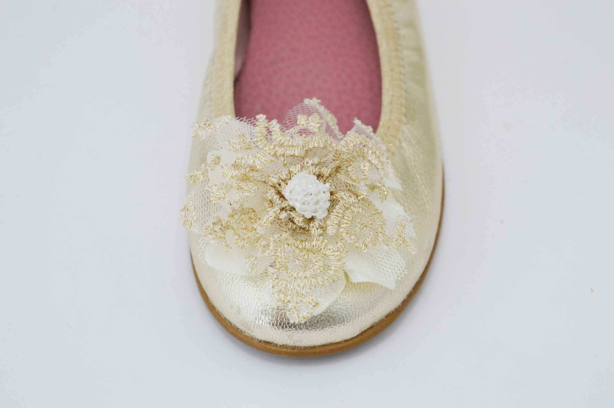 Bailarinas doradas con adornos de tela - Imagen 9