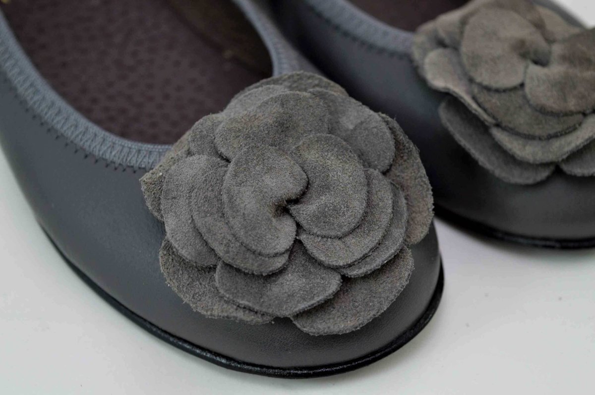 Bailarinas gris con adornos - Imagen 7