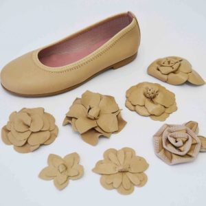Bailarinas camel con adornos flor