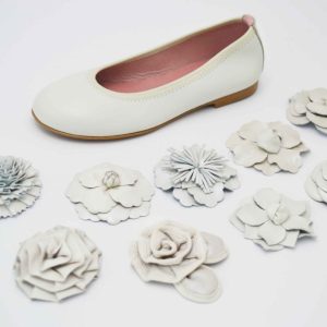 Bailarinas beige con adornos flor